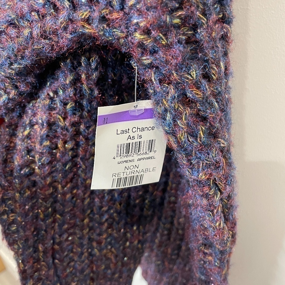Cotton Emporium Metallic Shaker Stitch V-Neck Sweater - Picture 7 of 7